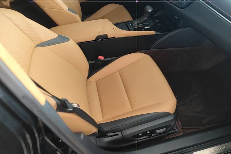 Used Lexus ES 2022 300h Excellence Edition Right Front Seat