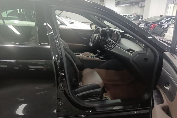 Used Lexus ES 2022 200 Excellence Edition Right Front Seat