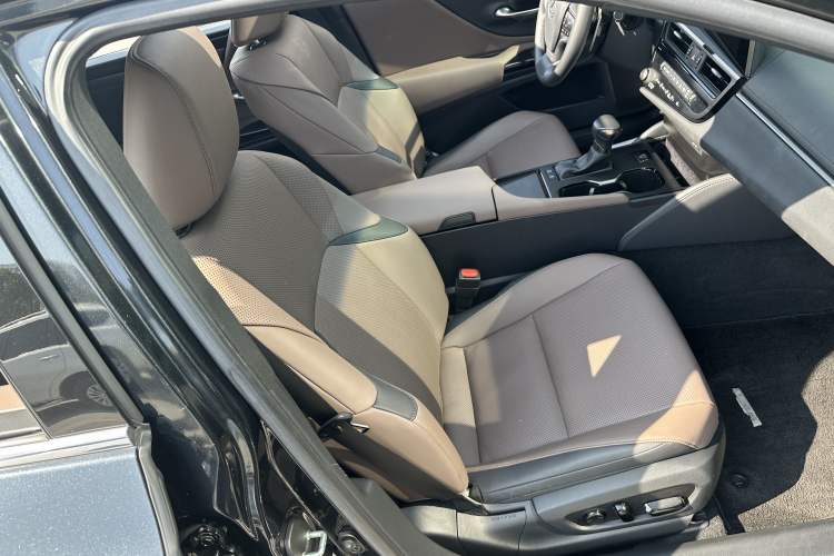 Used Lexus ES 2022 200 Excellence Edition Right Front Seat