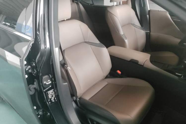 Used Lexus ES 2022 200 Excellence Edition Right Front Seat