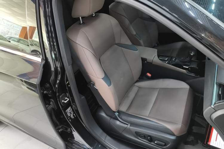 Used Lexus ES 2022 300h Excellence Edition Right Front Seat