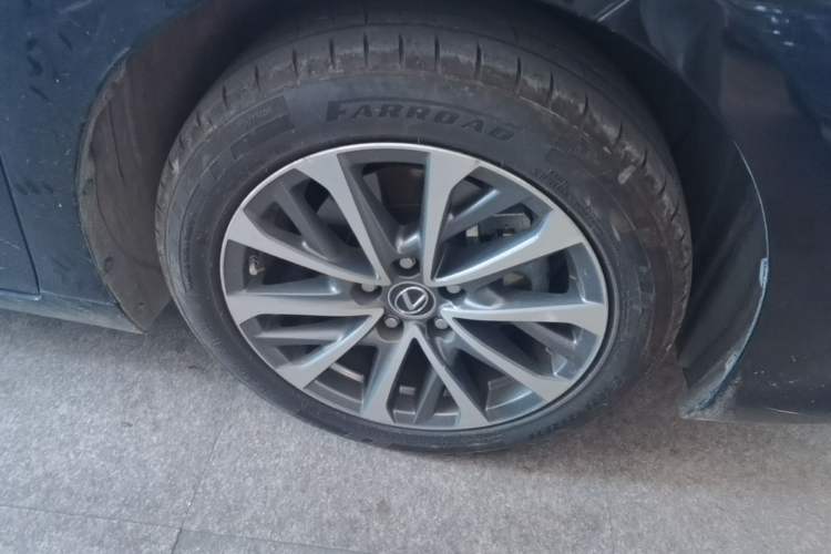 Used Lexus ES 2022 300h Excellence Edition Right Front Wheel Hub