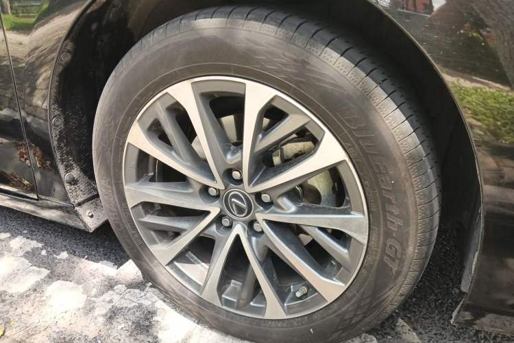 Used Lexus ES 2022 200 Excellence Edition Right Front Wheel Hub