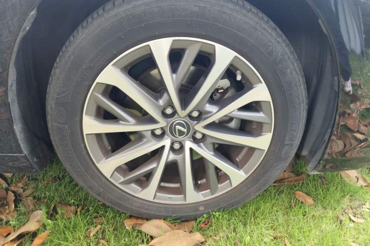 Used Lexus ES 2022 200 Excellence Edition Right Front Wheel Hub