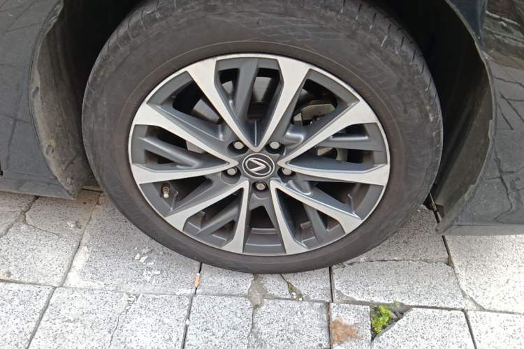 Used Lexus ES 2022 200 Excellence Edition Right Front Wheel Hub