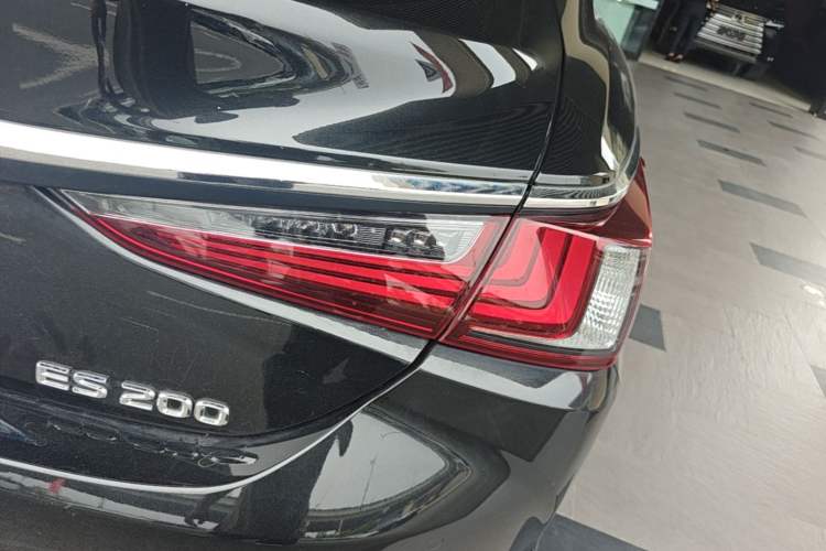 Used Lexus ES 2022 200 Excellence Edition Right Rear Taillight