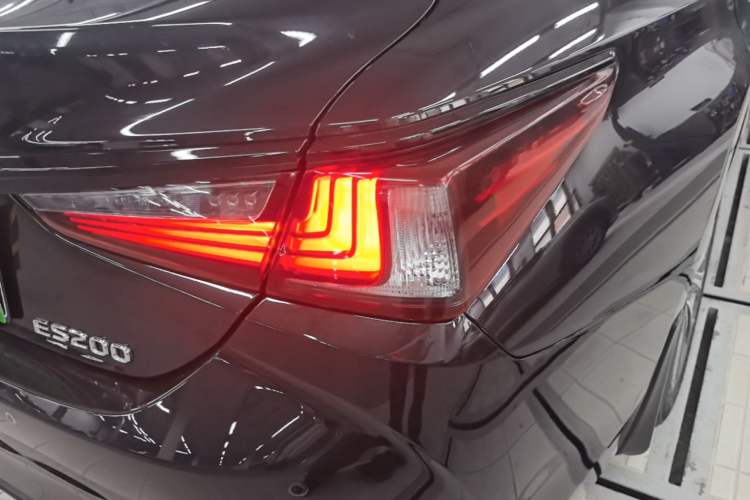 Used Lexus ES 2022 200 Excellence Edition Right Rear Taillight