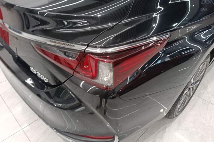Used Lexus ES 2022 200 Excellence Edition Right Rear Taillight