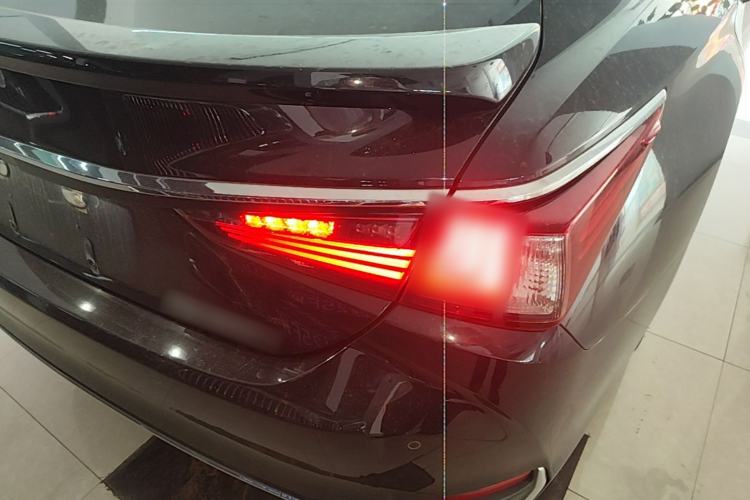 Used Lexus ES 2022 300h Excellence Edition Right Rear Taillight
