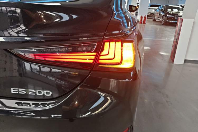 Used Lexus ES 2022 200 Excellence Edition Right Rear Taillight