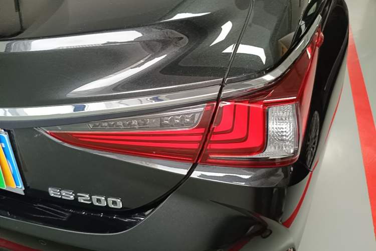 Used Lexus ES 2022 200 Excellence Edition Right Rear Taillight