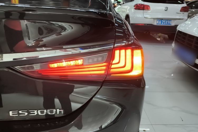 Used Lexus ES 2022 300h Excellence Edition Right Rear Taillight