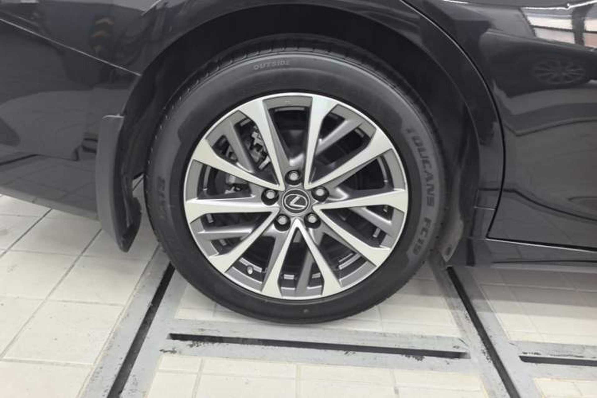 Used Lexus ES 2022 200 Excellence Edition Right Rear Wheel Hub