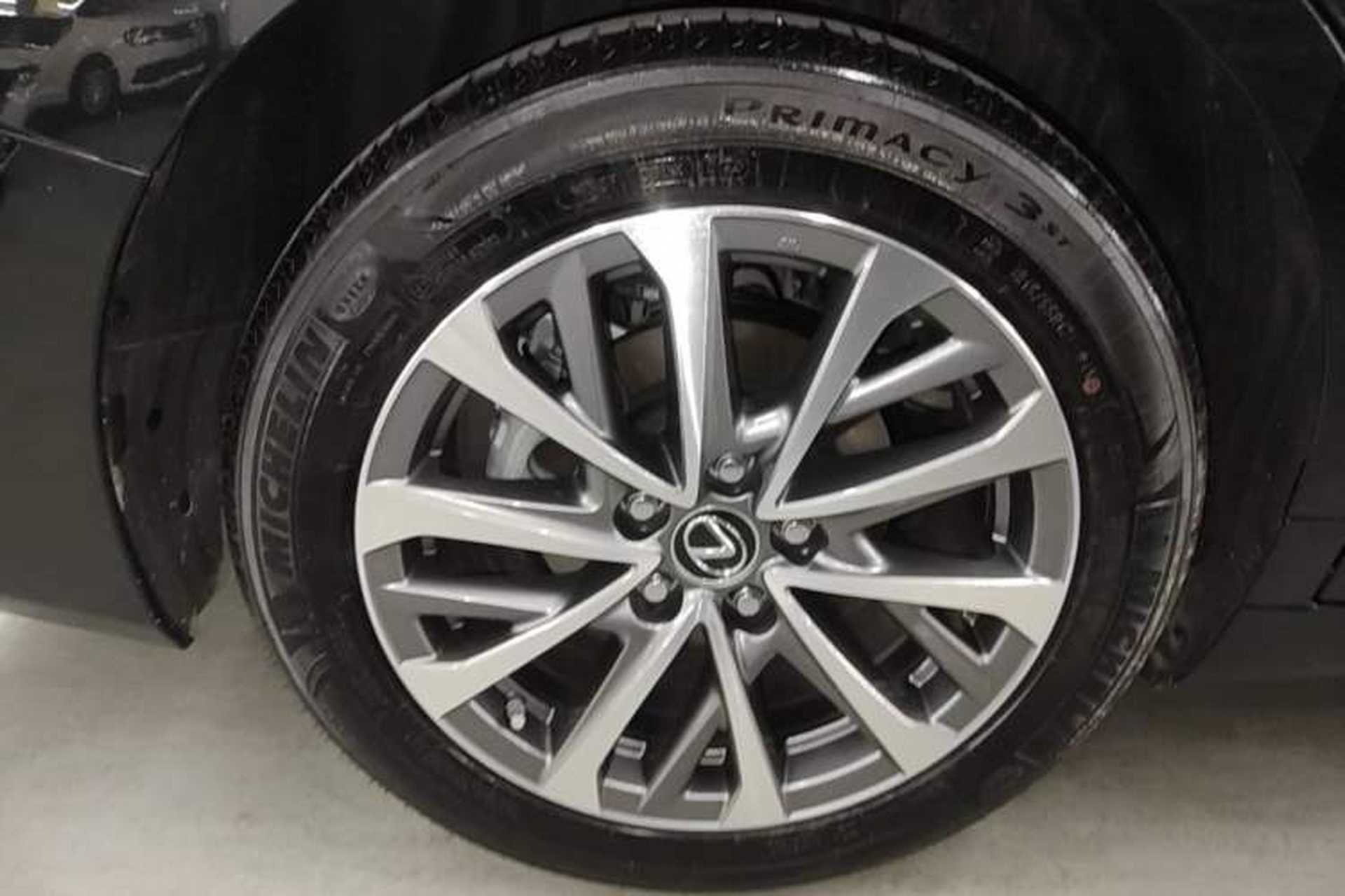 Used Lexus ES 2022 300h Excellence Edition Right Rear Wheel Hub