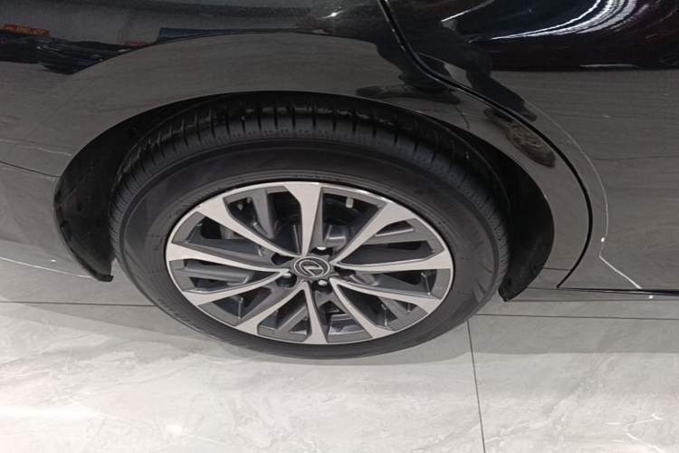 Used Lexus ES 2022 200 Excellence Edition Right Rear Wheel Hub