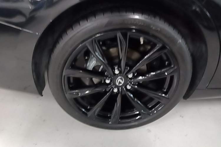 Used Lexus ES 2022 300h Deluxe Edition Right Rear Wheel Hub