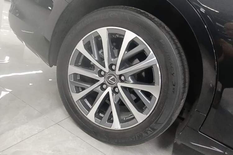Used Lexus ES 2022 200 Excellence Edition Right Rear Wheel Hub