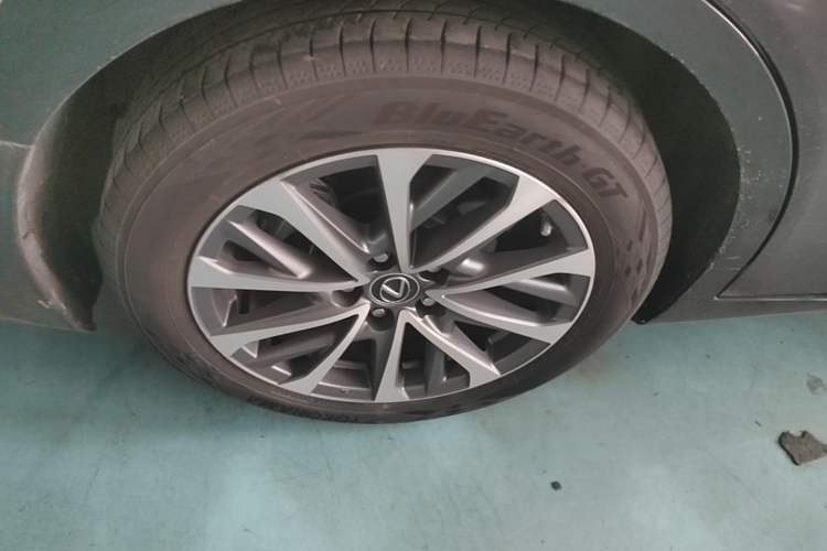 Used Lexus ES 2022 200 Excellence Edition Right Rear Wheel Hub
