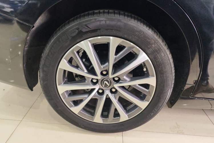 Used Lexus ES 2022 200 Excellence Edition Right Rear Wheel Hub