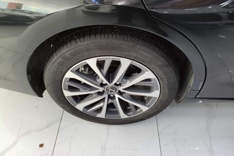 Used Lexus ES 2022 300h Excellence Edition Right Rear Wheel Hub