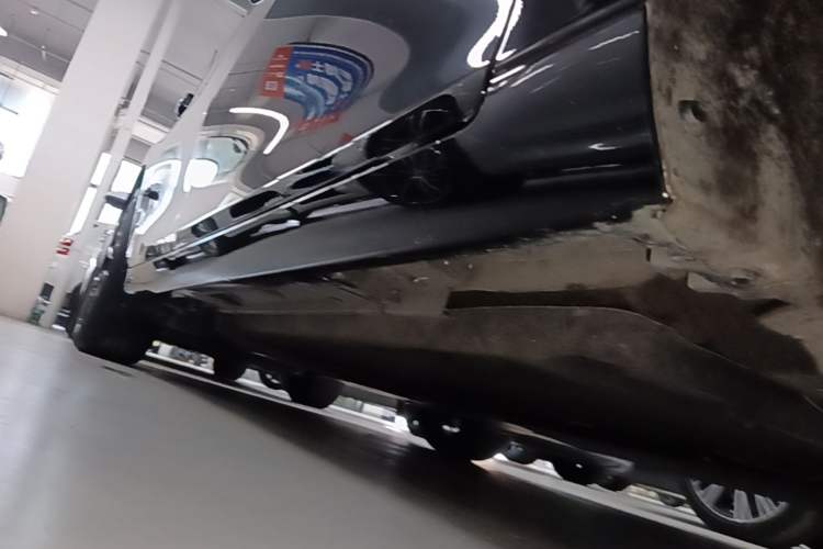 Used Lexus ES 2022 300h Deluxe Edition Right Side Sill