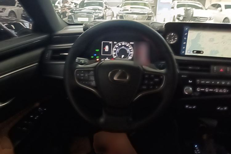 Used Lexus ES 2022 300h Deluxe Edition Steering Wheel