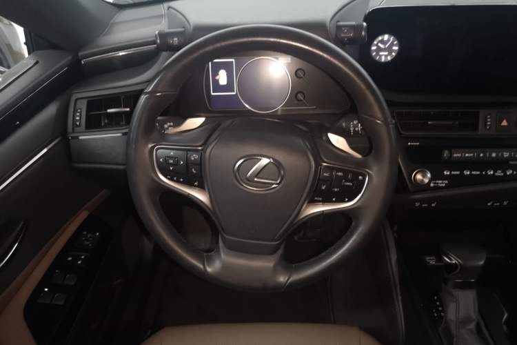 Used Lexus ES 2022 300h Deluxe Edition Steering Wheel