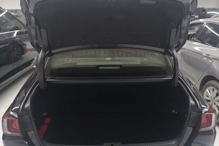 Used Lexus ES 2022 300h Deluxe Edition Trunk