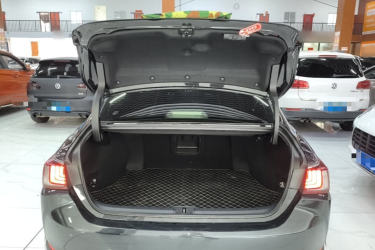 Used Lexus ES 2022 300h Excellence Edition Trunk