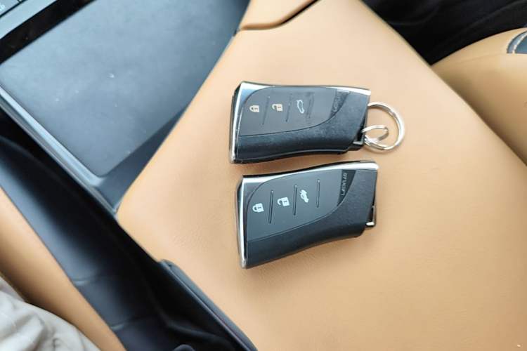 Used Lexus ES 2022 300h Excellence Edition Vehicle Key