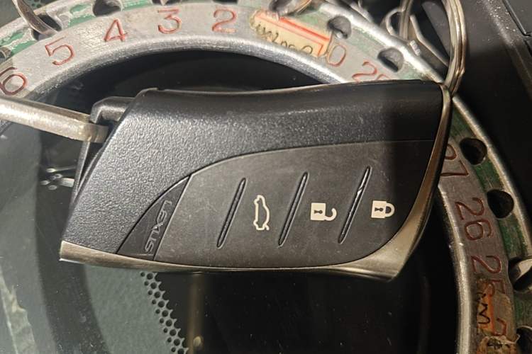 Used Lexus ES 2022 200 Excellence Edition Vehicle Key