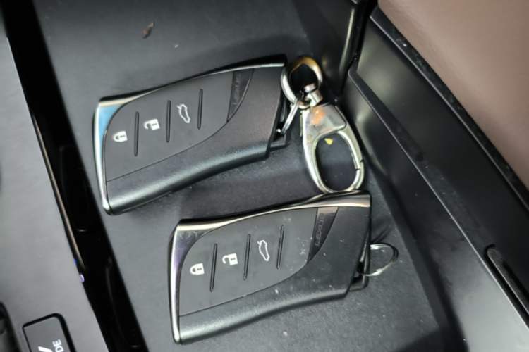 Used Lexus ES 2022 300h Excellence Edition Vehicle Key