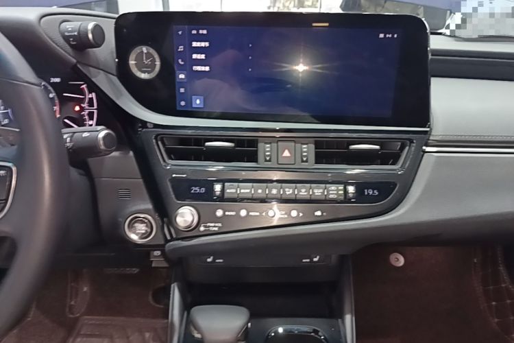 Used Lexus ES 2022 200 Excellence Edition Audio And AC Panel