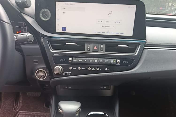 Used Lexus ES 2022 200 Excellence Edition Audio And AC Panel