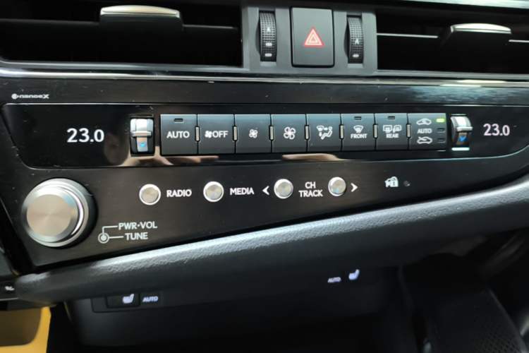 Used Lexus ES 2022 200 Excellence Edition Audio And AC Panel