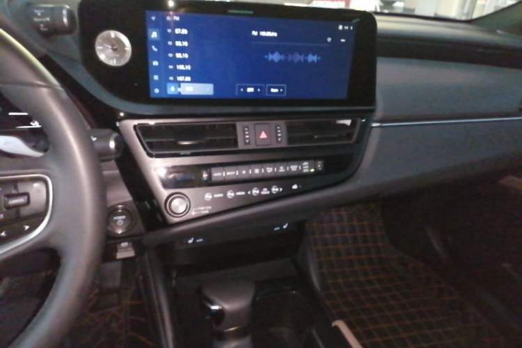 Used Lexus ES 2022 300h Excellence Edition Audio And AC Panel