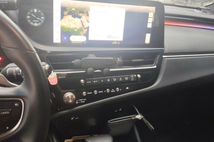 Used Lexus ES 2022 300h Excellence Edition Audio And AC Panel