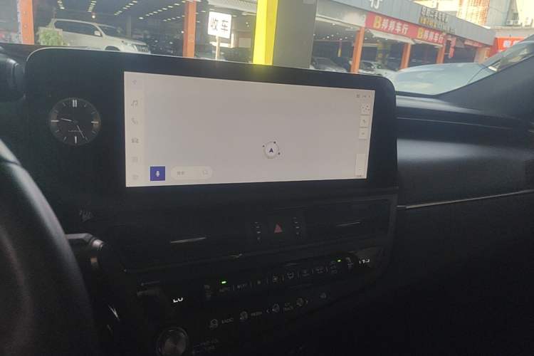 Used Lexus ES 2022 300h Excellence Edition Audio And AC Panel