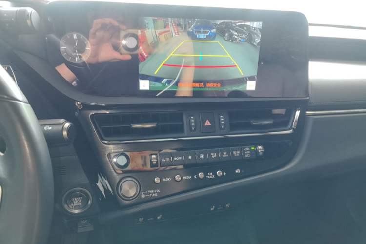 Used Lexus ES 2022 200 Excellence Edition Audio And AC Panel
