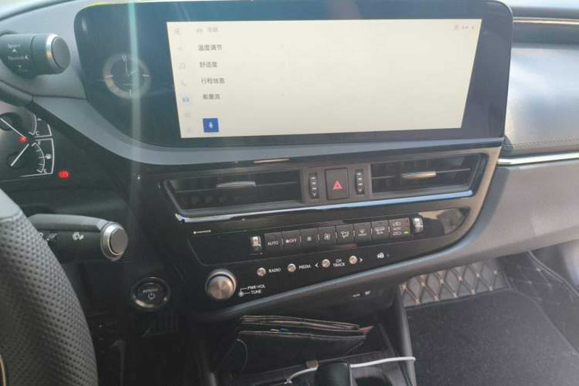 Used Lexus ES 2022 300h Excellence Edition Audio And AC Panel