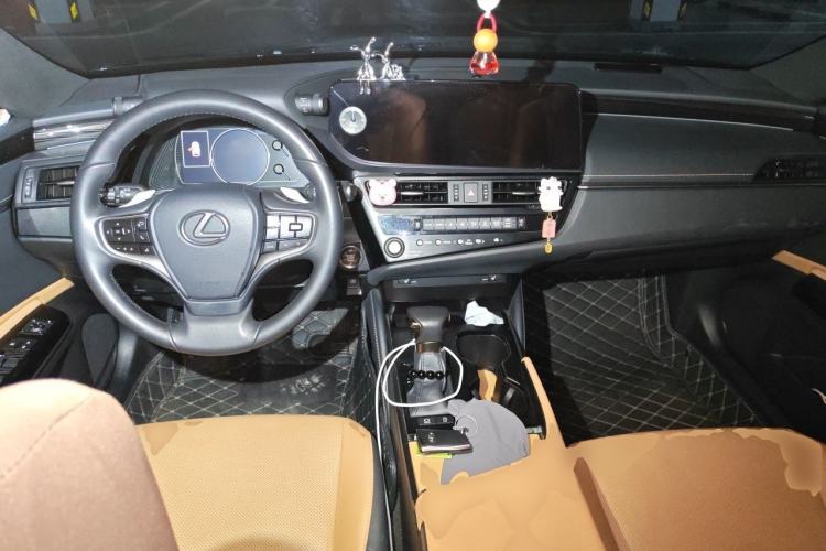 Used Lexus ES 2022 200 Excellence Edition Center Console