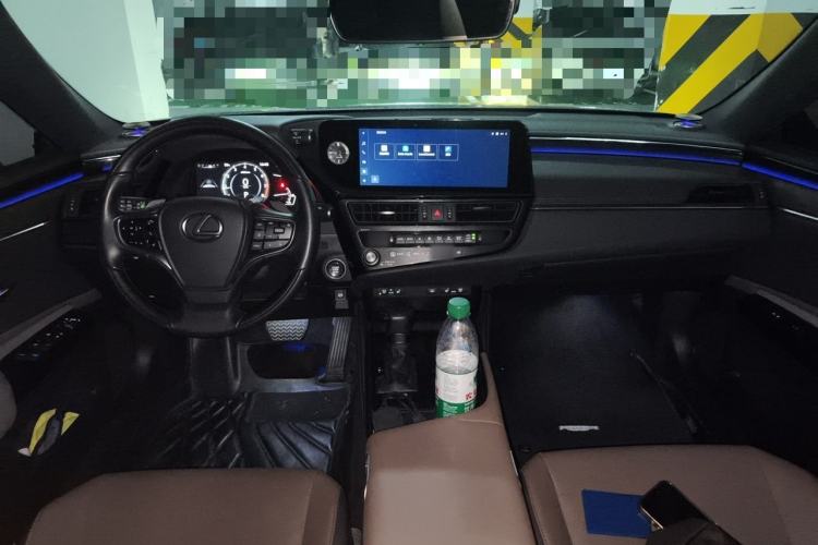 Used Lexus ES 2022 200 Luxury Edition Center Console
