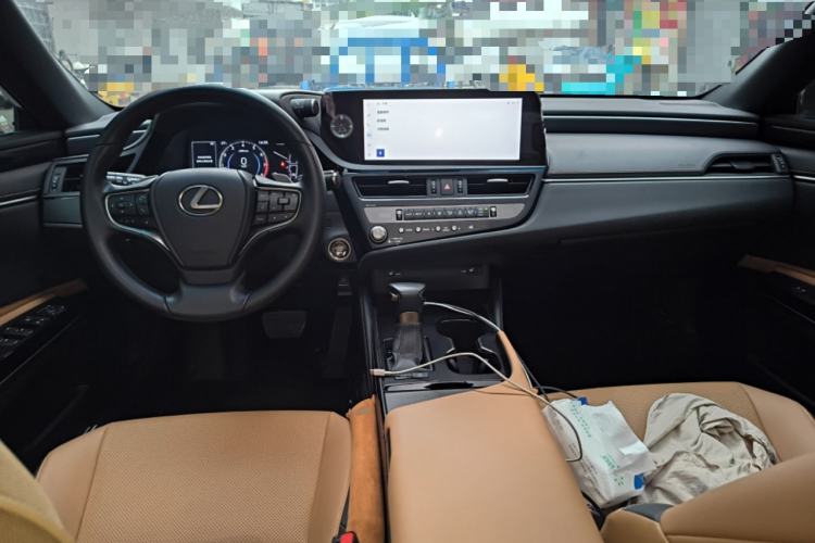 Used Lexus ES 2022 200 Excellence Edition Center Console