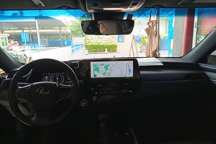 Used Lexus ES 2022 200 Excellence Edition Center Console