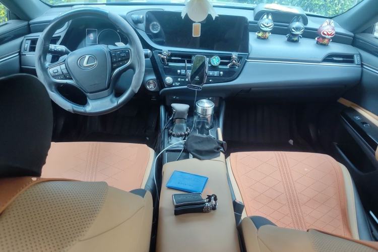 Used Lexus ES 2022 200 Excellence Edition Center Console
