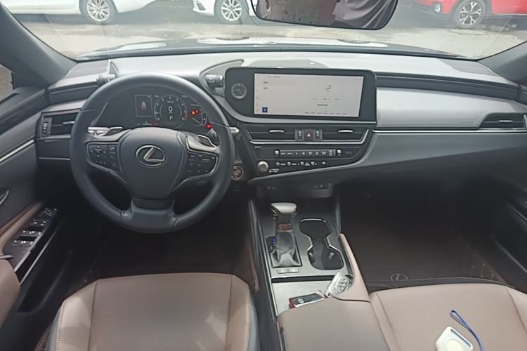 Used Lexus ES 2022 200 Excellence Edition Center Console