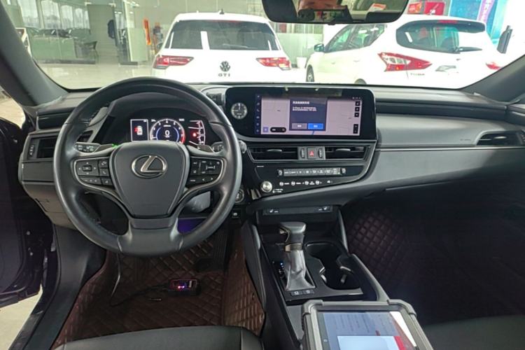 Used Lexus ES 2022 200 Excellence Edition Center Console