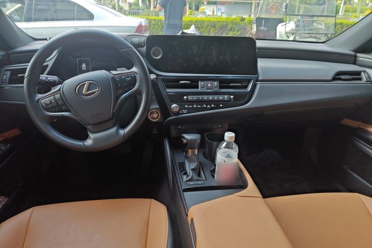 Used Lexus ES 2022 260 Excellence Edition Center Console