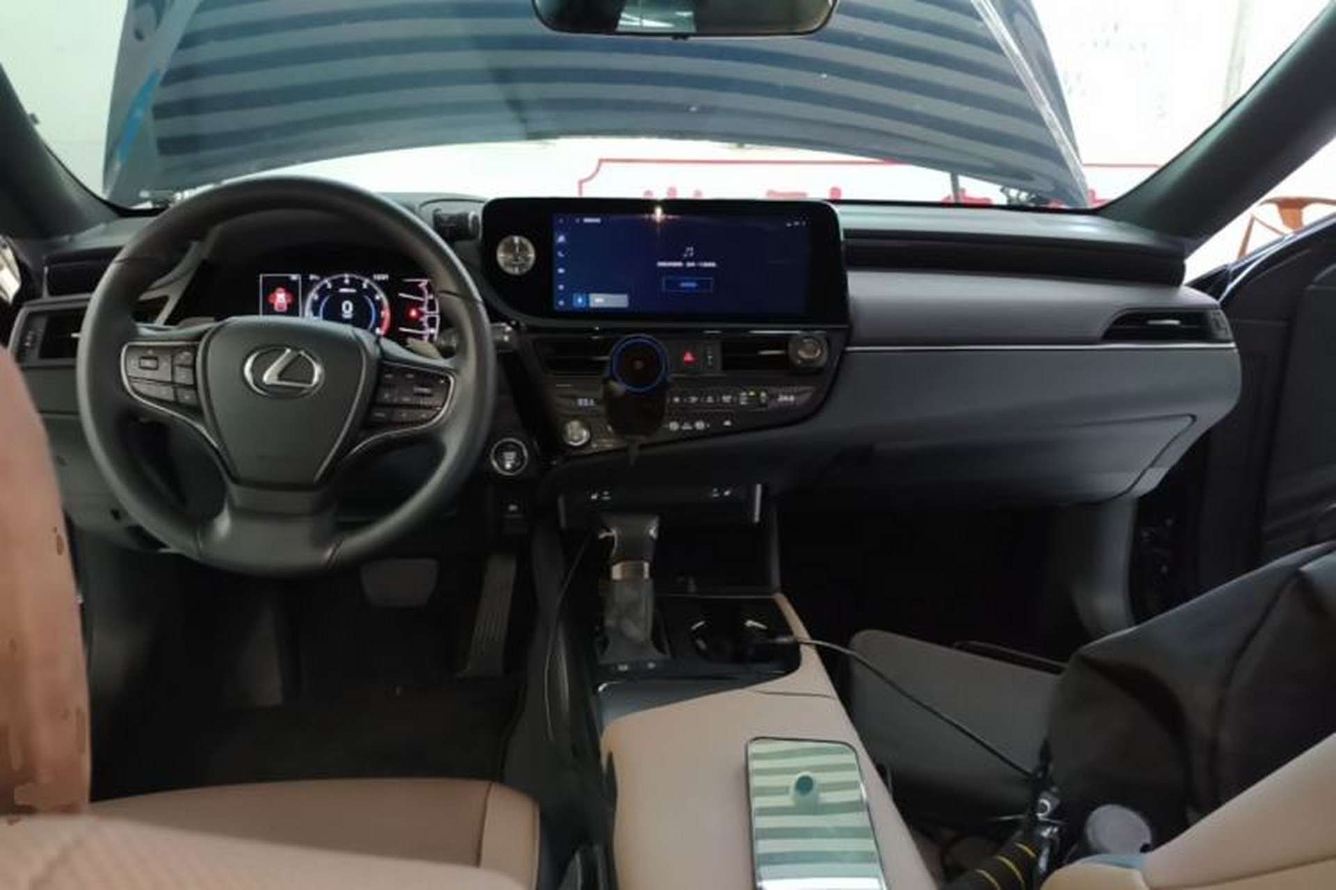 Used Lexus ES 2022 200 Luxury Edition Center Console