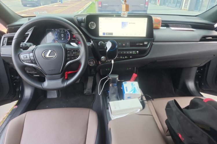 Used Lexus ES 2022 200 Excellence Edition Center Console